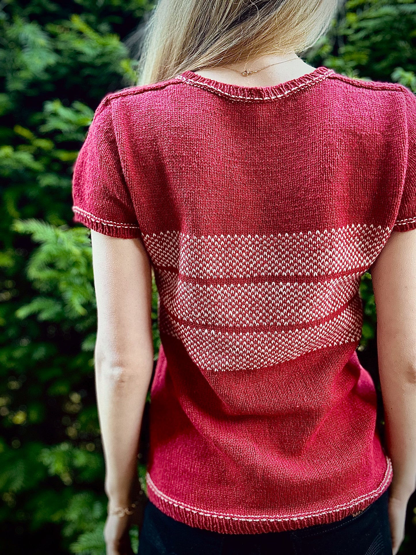 Knit Purl Repeat Tee – Strickanleitung
