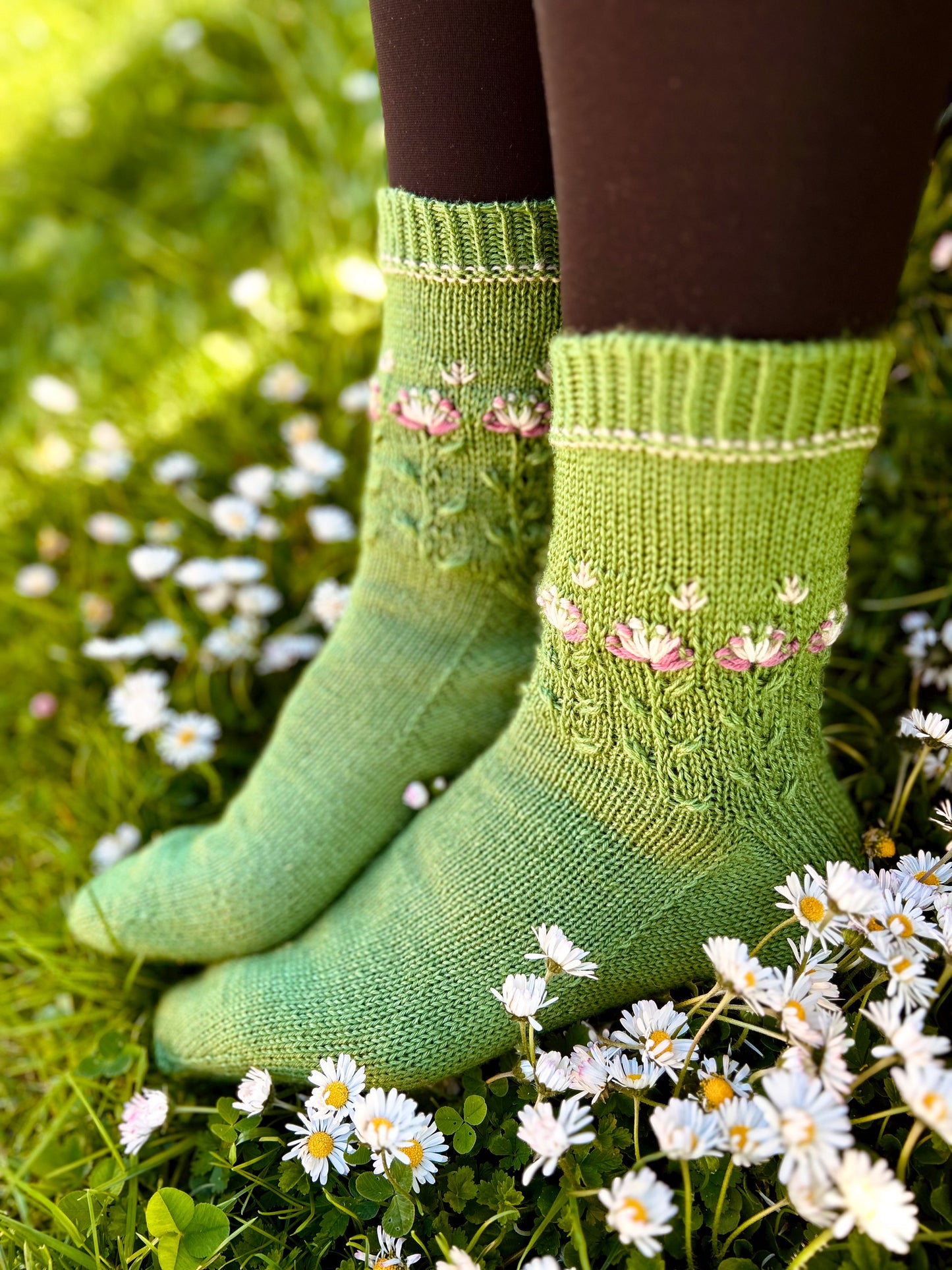 The Flowers and the Bees – Knitting pattern