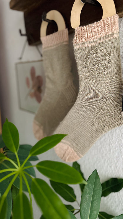 Hint of Peace Socks – Knitting pattern