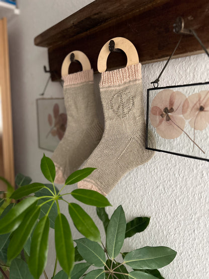 Hint of Peace Socks – Knitting pattern